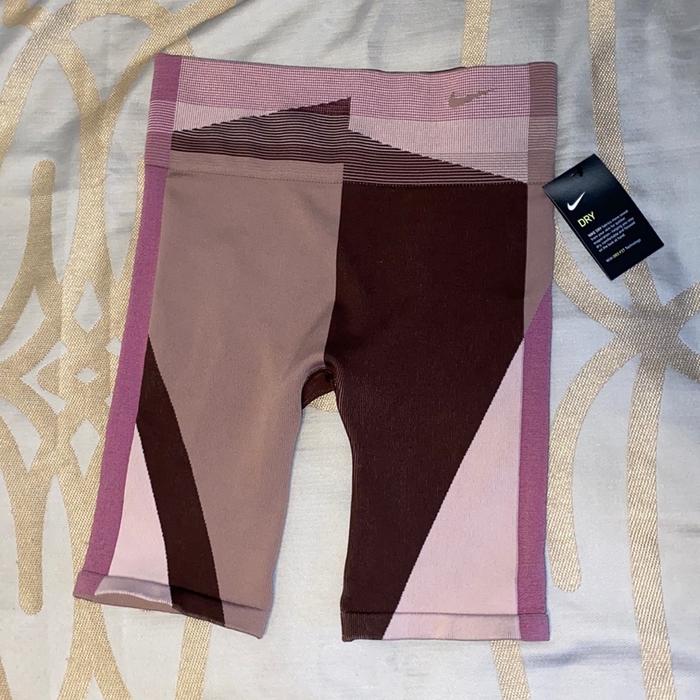 Nike Sculpt Tight Fit Biker Short